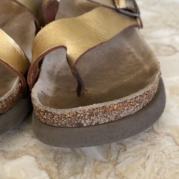 Mephisto Helen Gold Leather Thong Sandals - Picture 5 of 14